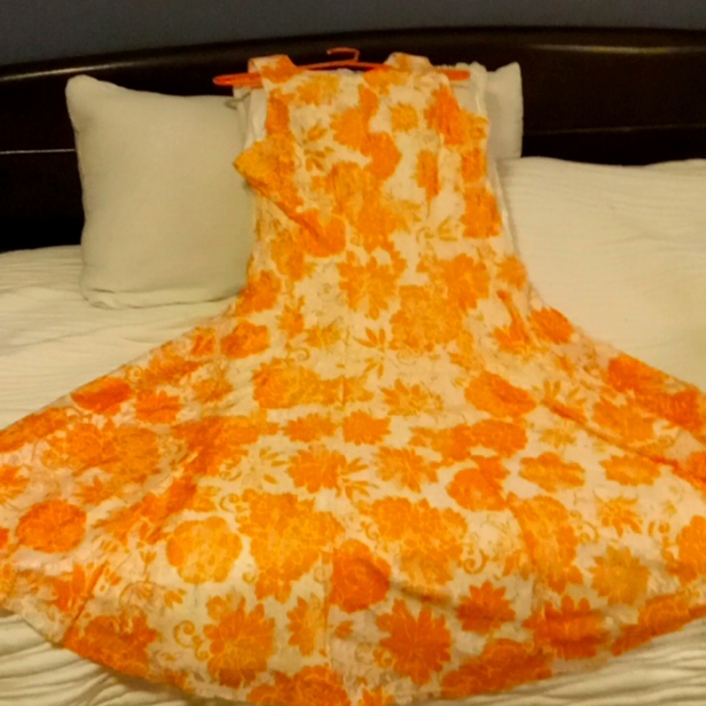 Beautiful summer orange floral print maxi dress.